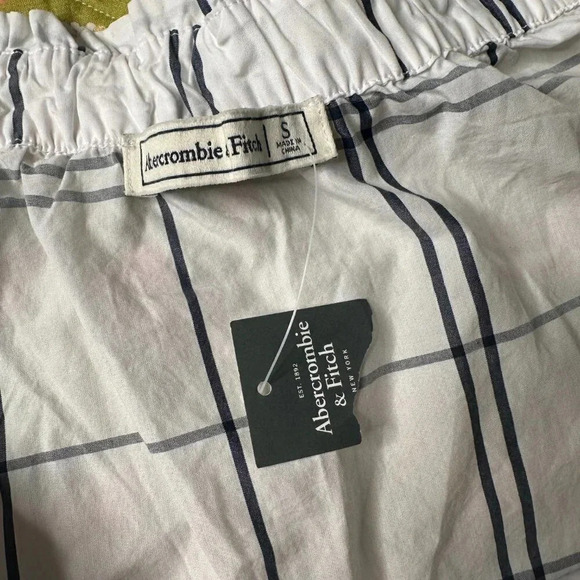 NWT Abercrombie & Fitch White Plaid Off the Shoulder Bell Sleeve Blouse Sz Small - Picture 4 of 5